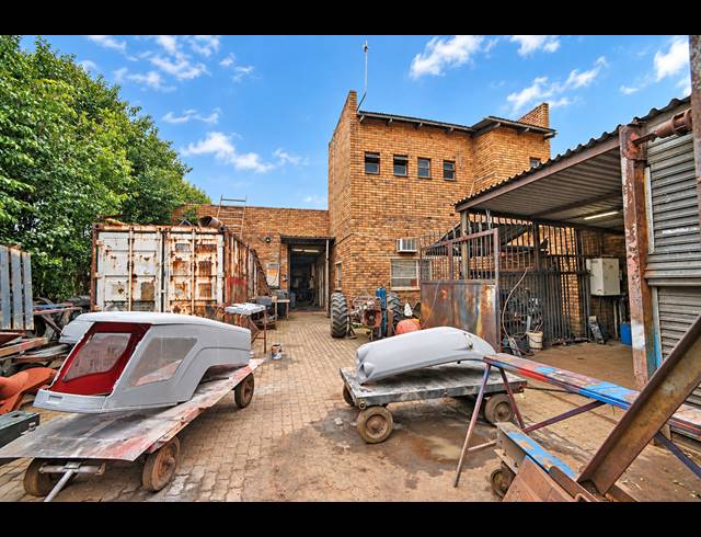 340M² WAREHOUSE FOR SALE IN PETIT